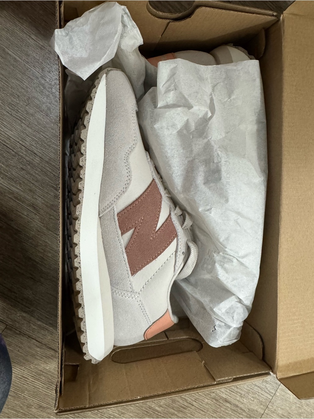 BNWT New Balance 237 white pink blanc rose size 7